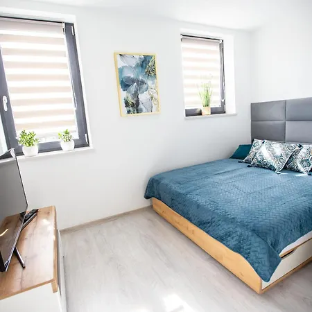 Wlodarska 4a Lux Premium דירה *